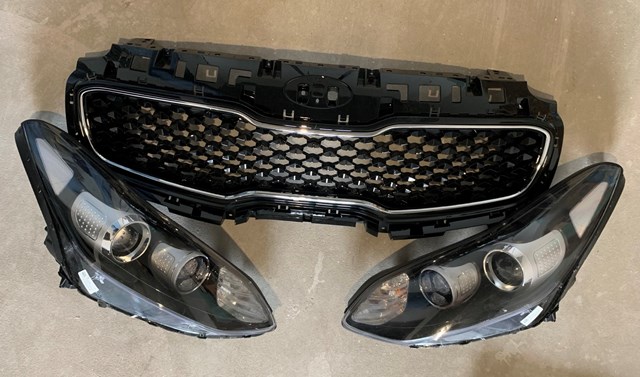 92102F1040 HYUNDAI Правая фара купить в Хмельницкий