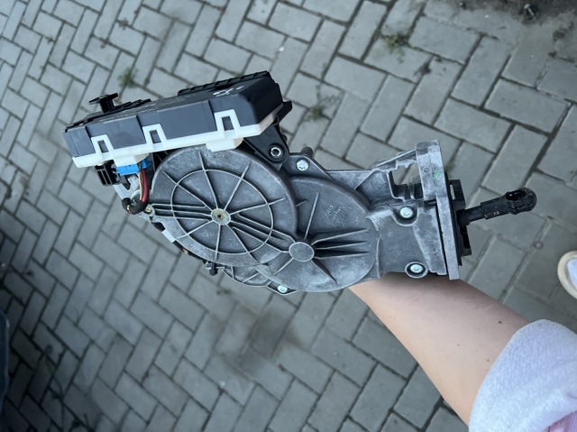 Мотор-привод открытия/закрытия крышки багажника A0997602601 MERCEDES