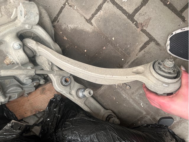 MERCEDES A2053301505 Рычаг передней подвески нижний левый в наличии Кривой Рог