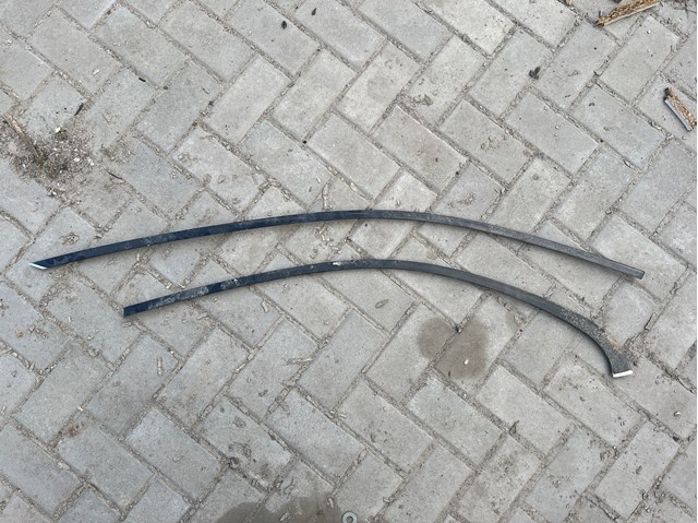 Молдинг двери задней левой верхний A2056900380 MERCEDES