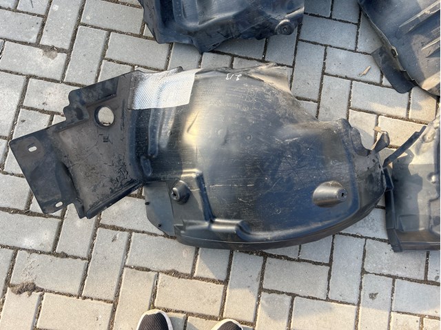 Подкрылок переднего крыла, правый задний A2136900630 MERCEDES