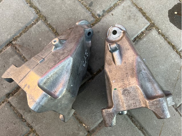 Кронштейн подушки (опоры) двигателя, левой A2742234304 MERCEDES