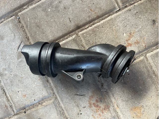 Горловина маслозаливная A6420108107 MERCEDES
