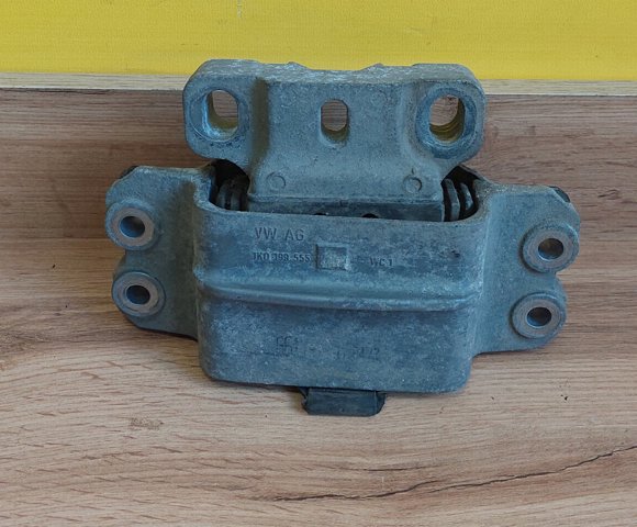 Подушка (опора) двигателя, левая 1K0199555 VAG