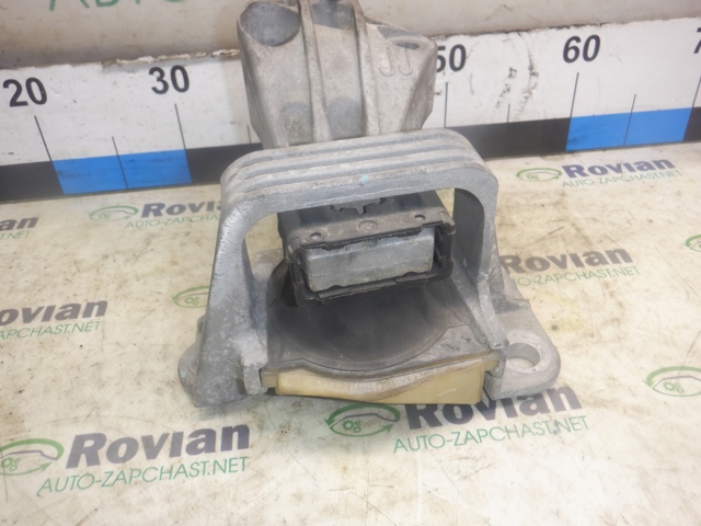 112100020R RENAULT Правая подушка двигателя купить в Киев