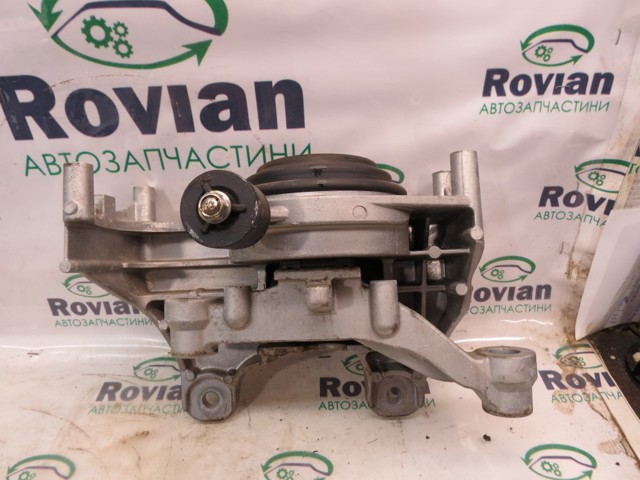 Подушка двигателя передняя 112206RC1A NISSAN