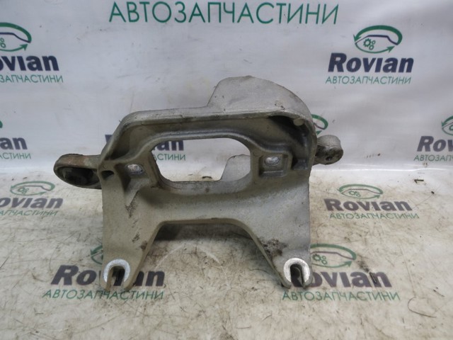 Кронштейн подушки (опоры) двигателя, левой 112221641R RENAULT