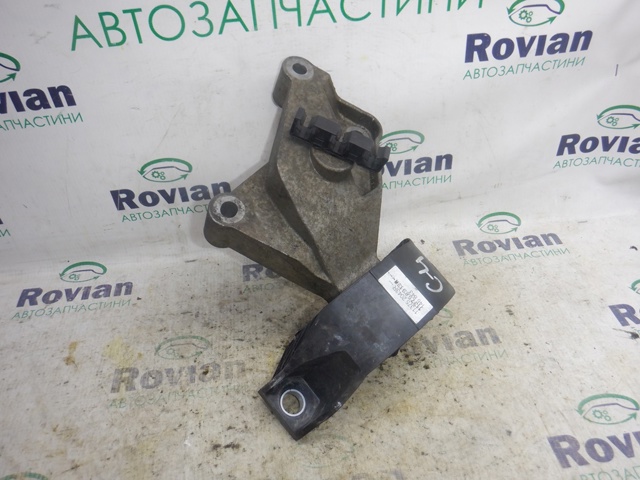 Подушка (опора) двигателя, правая передняя 113752043R RENAULT
