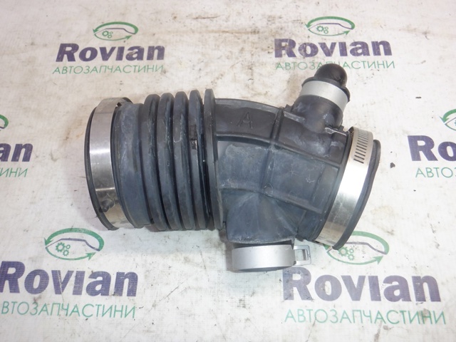 Патрубок воздушный, выход воздушного фильтра 165765HA1A NISSAN