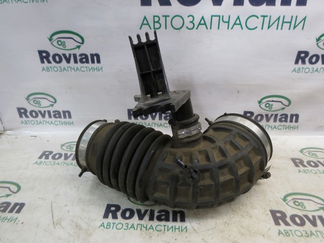 Патрубок воздушный, выход воздушного фильтра 16578EC00B NISSAN