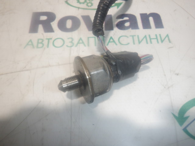 Регулятор давления в топливной рейке 166386RC0A NISSAN