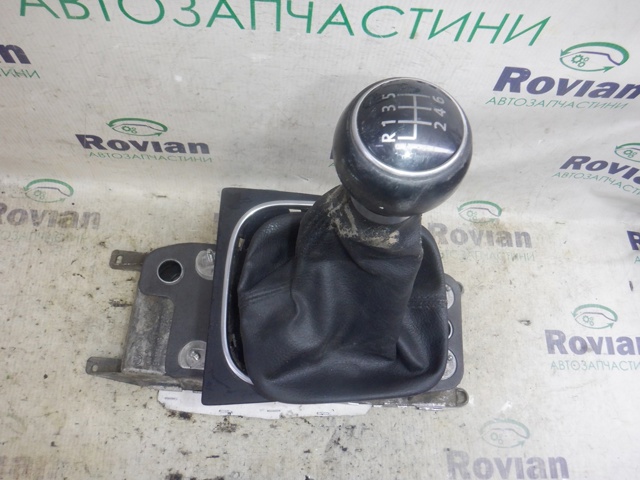 Рычаг переключения передач Skoda Octavia 2 A5