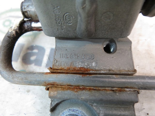 VAG 1T0831412C Петля двери передней правой в наличии Полтава