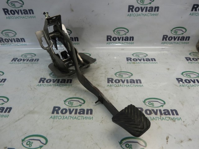 Педаль сцепления 2340A090 MITSUBISHI