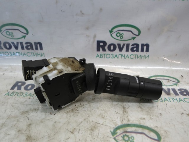 Правый подрулевой переключатель  25260EB66A NISSAN