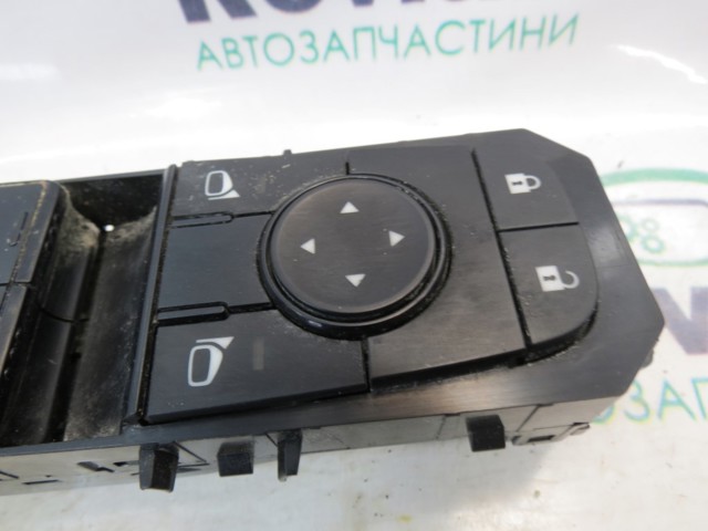 Кнопки переднего левого стеклоподъемника 254016RE0C NISSAN