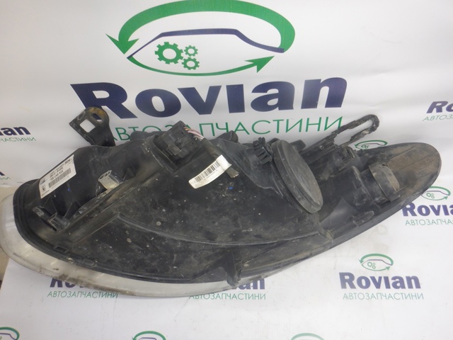 260105345R RENAULT Правая фара купить в Павлоград