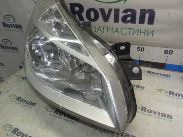 260106858R Правая фара купить Николаев