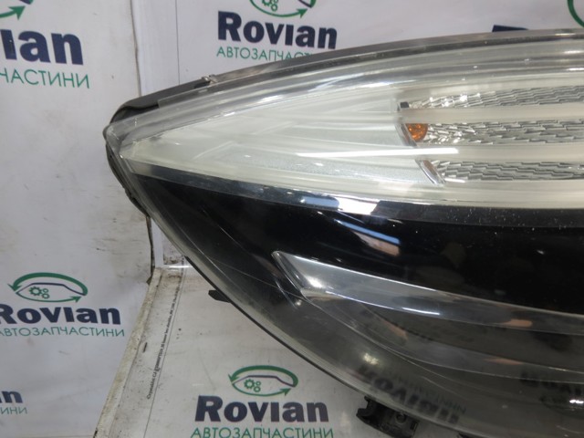 260106928R RENAULT Правая фара купить в Каменское
