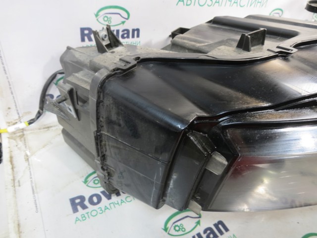Фара передняя правая 260106RR0D NISSAN