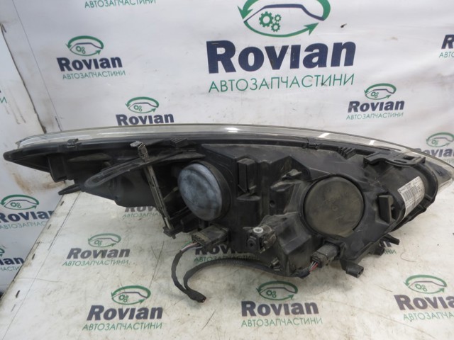260609865R RENAULT Левая фара купить в Черкассы