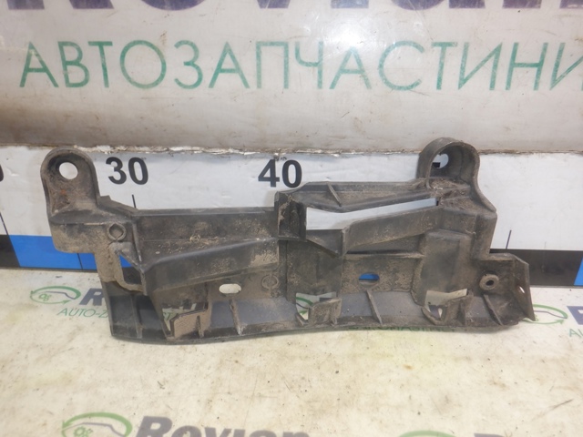 Левый кронштейн заднего бампера 2K0807393 VAG