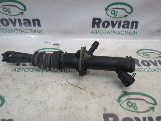 Главный цилиндр 306100018R RENAULT