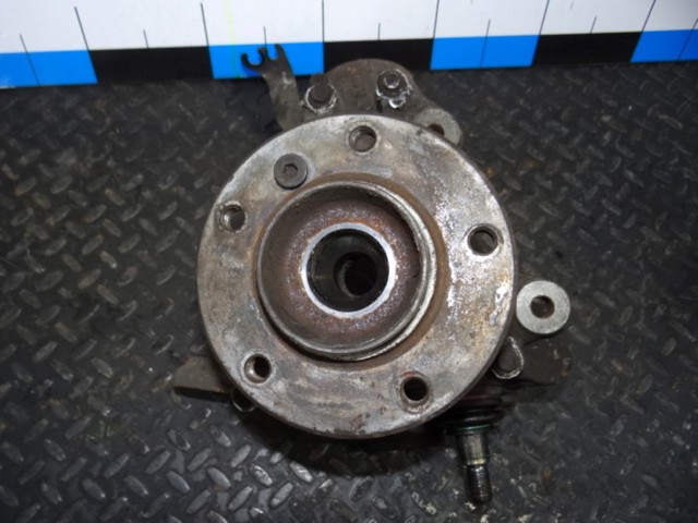 Кулак поворотный передний правый 31216865144 BMW