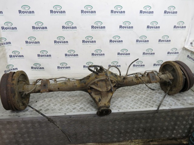 Картер среднего моста и кожух полуосевой 3711A034 MITSUBISHI