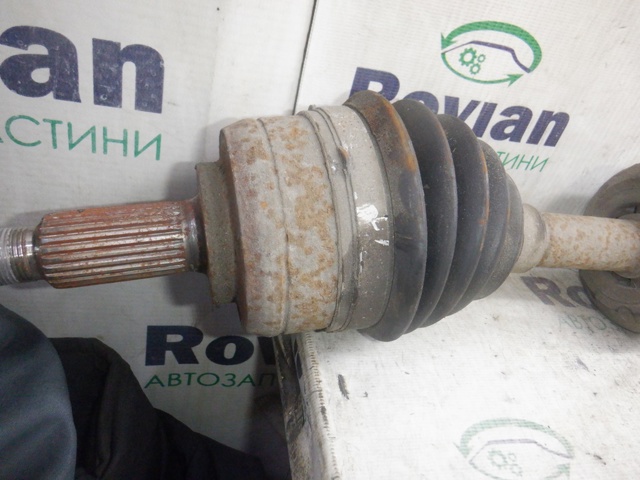 Полуось передняя, правая 391006276R RENAULT