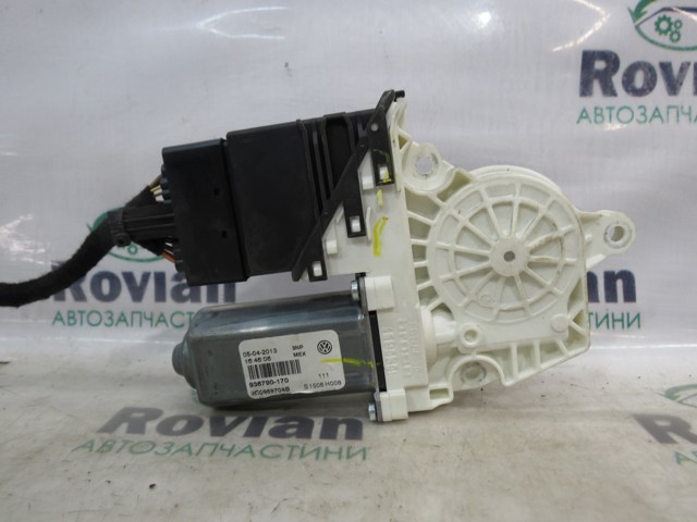 Мотор стеклоподъемника двери передней, правой 3C0959704B VAG