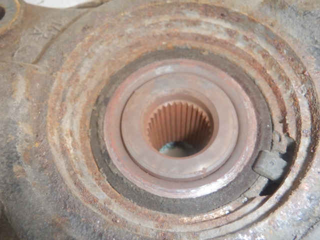 Кулак поворотный передний правый 400103826R RENAULT