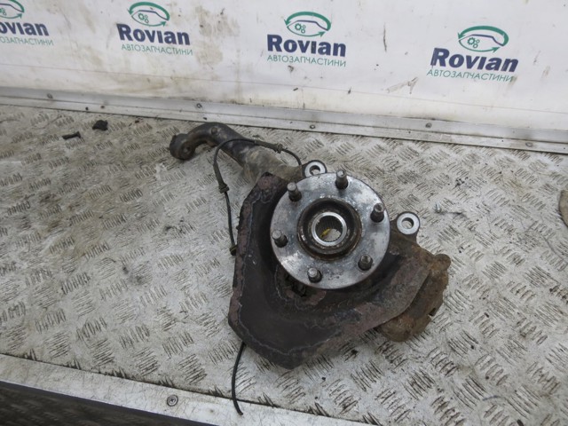 Цапфа передняя левая 400155X00C NISSAN