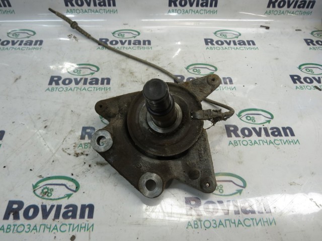 Кулак поворотный правый 430182620R RENAULT