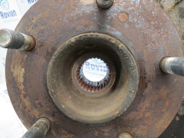 SUZUKI 4511165J00 Цапфа передняя правая в наличии Одесса
