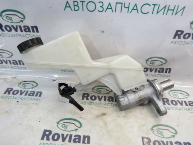 Цилиндр главный тормоза (гидротормозов) 460106RR0A NISSAN