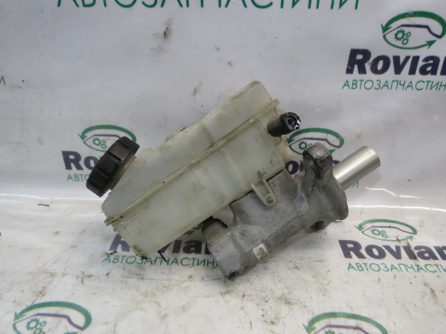 Цилиндр главный тормоза (гидротормозов) 460112629R RENAULT