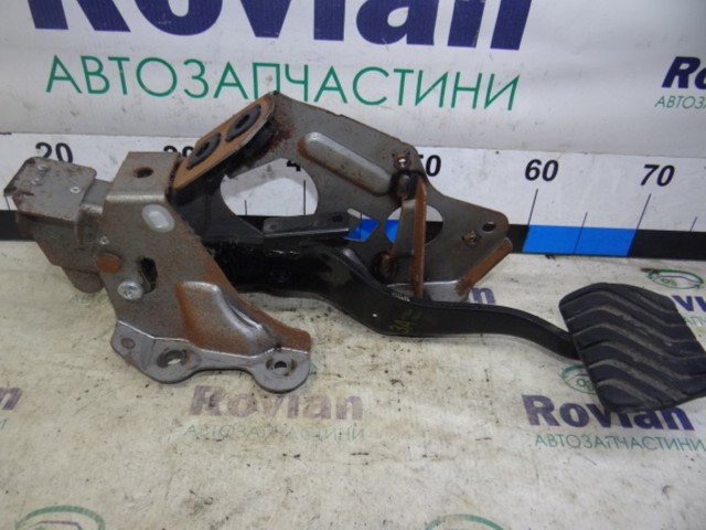 Педаль тормоза 465014EA0B NISSAN