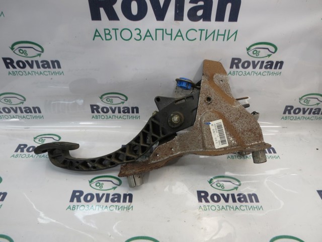 Педаль сцепления 465030038R RENAULT