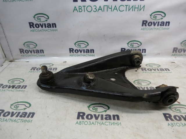 Правый рычаг передней нижней подвески 545006623R RENAULT