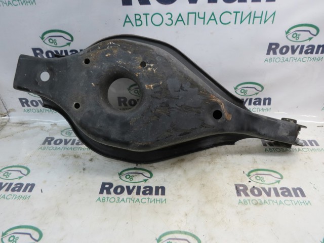 Рычаг задней подвески нижний, левый/правый 551B06RR0A NISSAN