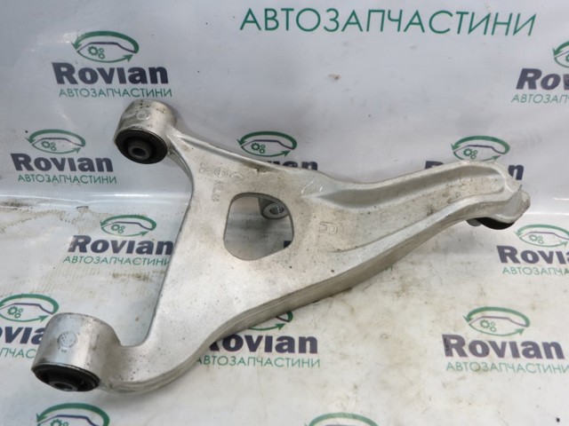 Верхний рычаг задней подвески правый 555016RR0B NISSAN