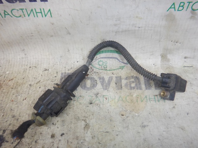 Датчик положения коленвала 55555806 OPEL