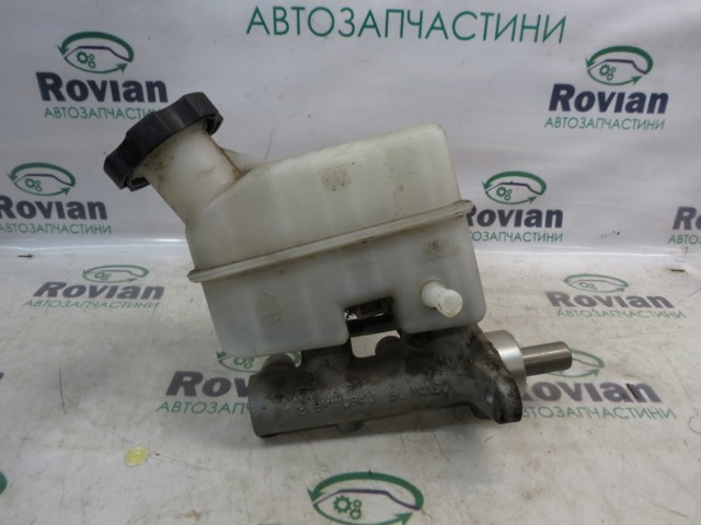 Цилиндр главный тормоза (гидротормозов) 585101F510 HYUNDAI