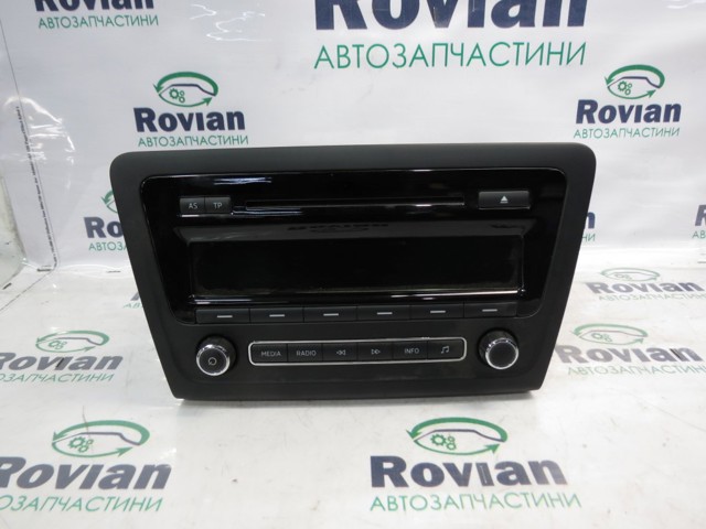 Магнитола (радио AM/FM) 5J0035161E VAG