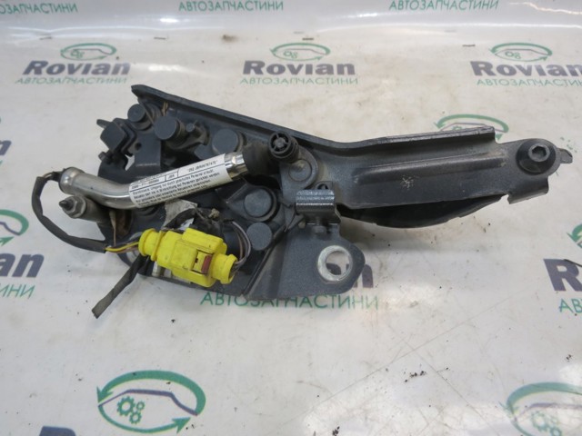 VAG 5NA823302G Петля капота в наличии Кривой Рог
