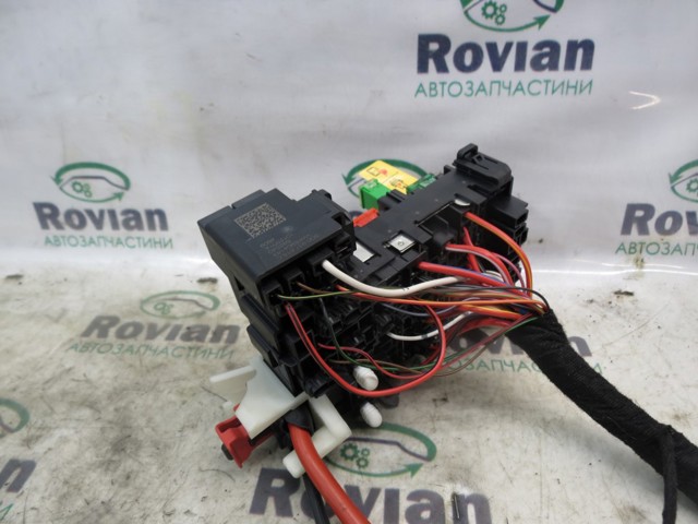 VAG 5Q0937615C Блок предохранителей задний салонный в наличии Украина