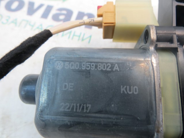 5Q0959802A Мотор стеклоподъемника двери передней правой купить Харьков