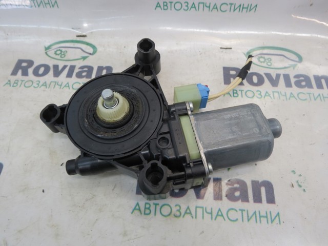5Q0959802C Мотор стеклоподъемника двери передней правой купить Каменское