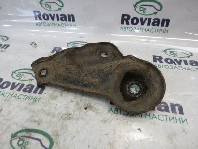 Кронштейн передней балки 624772H000 HYUNDAI